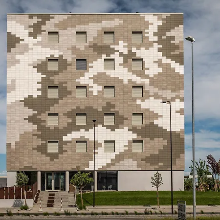Ξενοδοχείο The Cube 4*