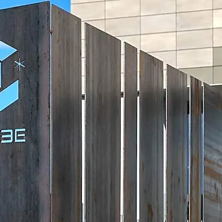 The Cube Ξενοδοχείο