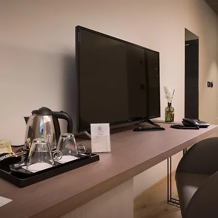 Szálloda The Cube 4*