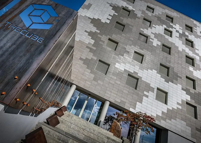 فندق The Cube 4*